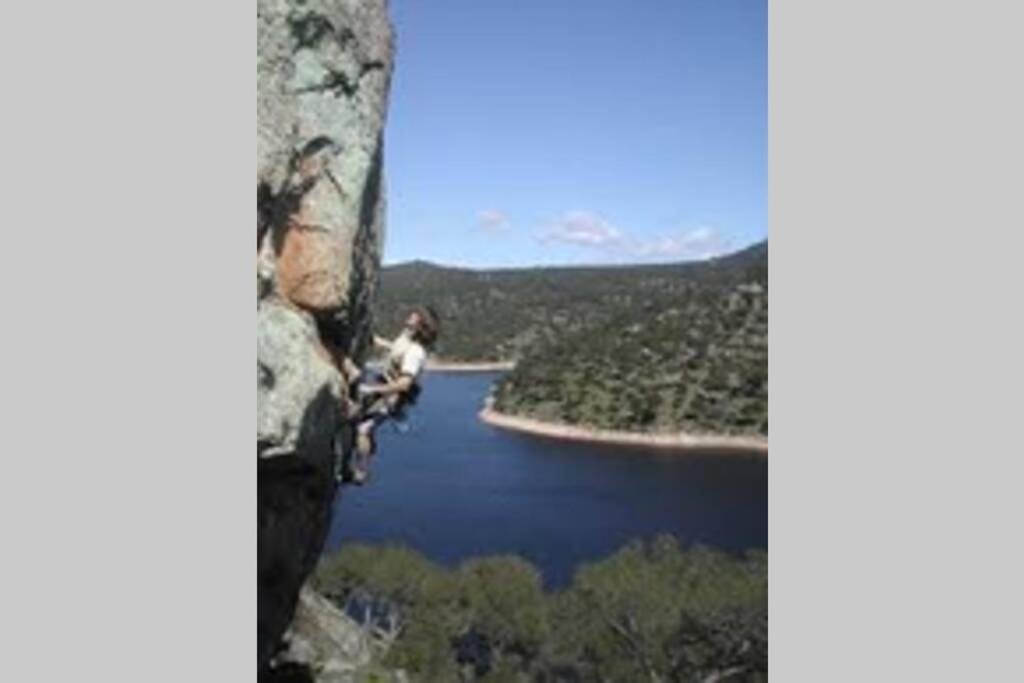فيلا La Casita De Noe Con Vista Al Pantano De San Juan San Martín de Valdeiglesias المظهر الخارجي الصورة